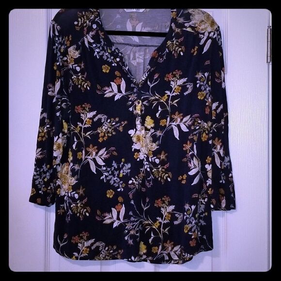 DownEast Basics | Navy Floral High Low Top - Picture 1 of 4